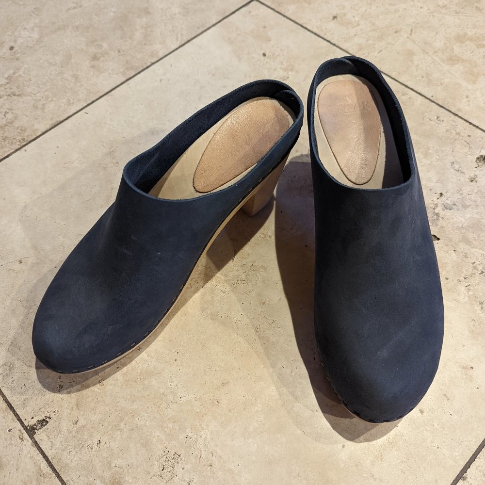 Bryr Chloe Closed Toe, High Heel / Size 10 / Navy